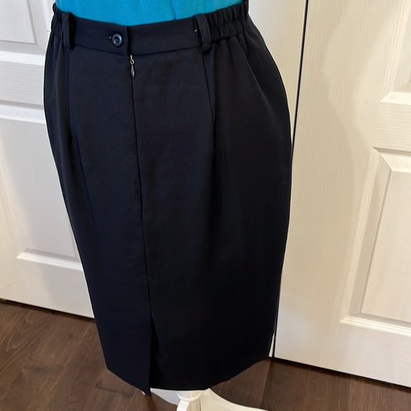 Wool lined navy skirt - Picture 3 of 9